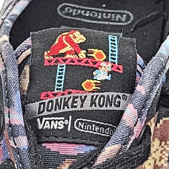Rare Vans + Donkey Kong Nintendo collaboration shoes size 7- hard to find - Picture 9 of 16
